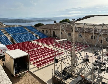 Intitolata a Lia Origoni la Fortezza Teatro i Colmi di La Maddalena