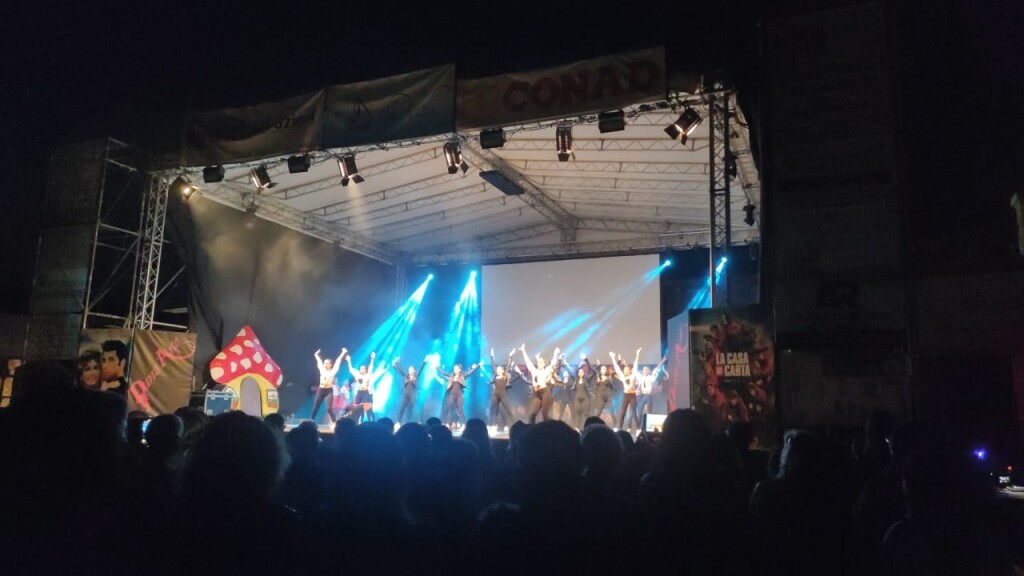 In mille per Danz'Arte, a La Maddalena: Ragazze, prendete esempio da Lia Origoni - Teleregione Live