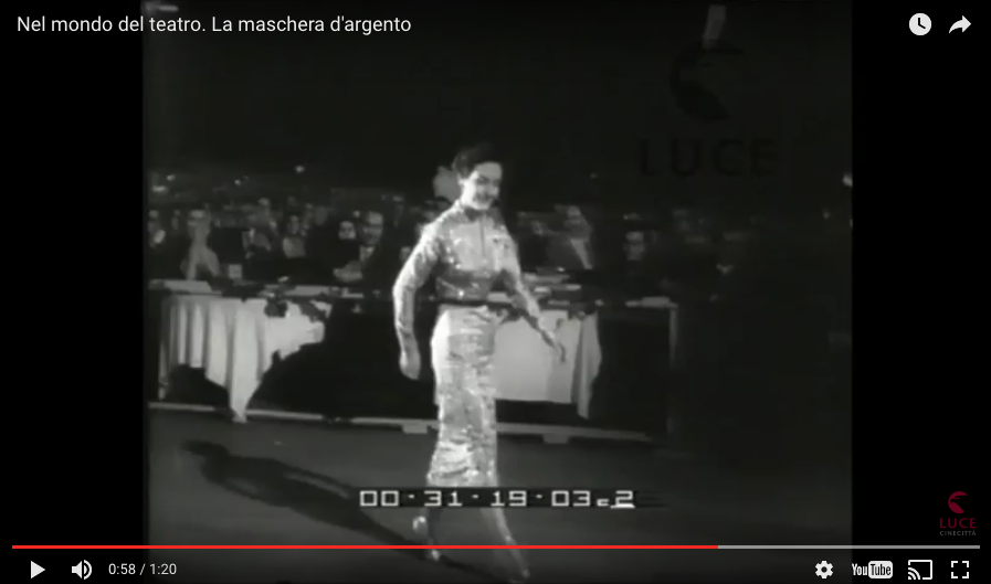 Lia Origoni riceve il premio "La Maschera d'Argento"